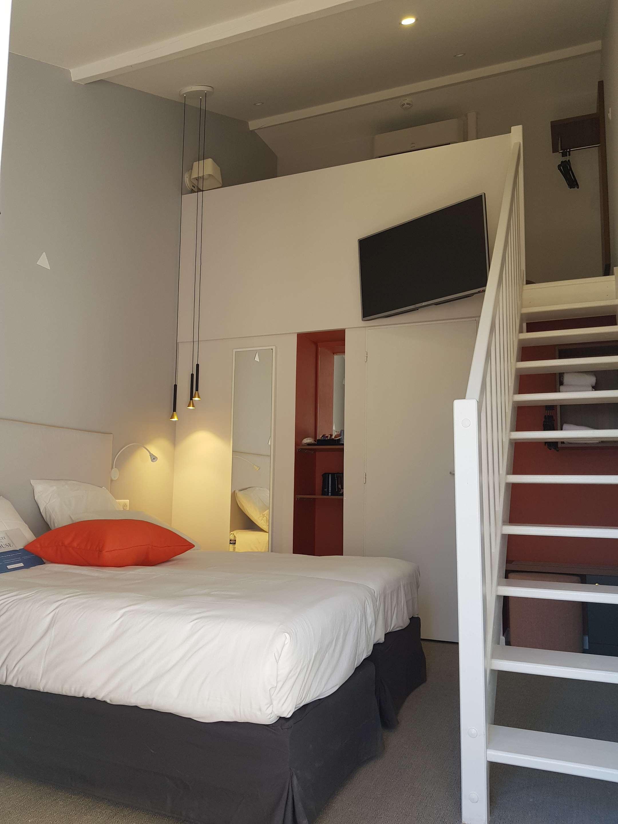 Kyriad Lyon Est - Saint Quentin Fallavier Exterior foto