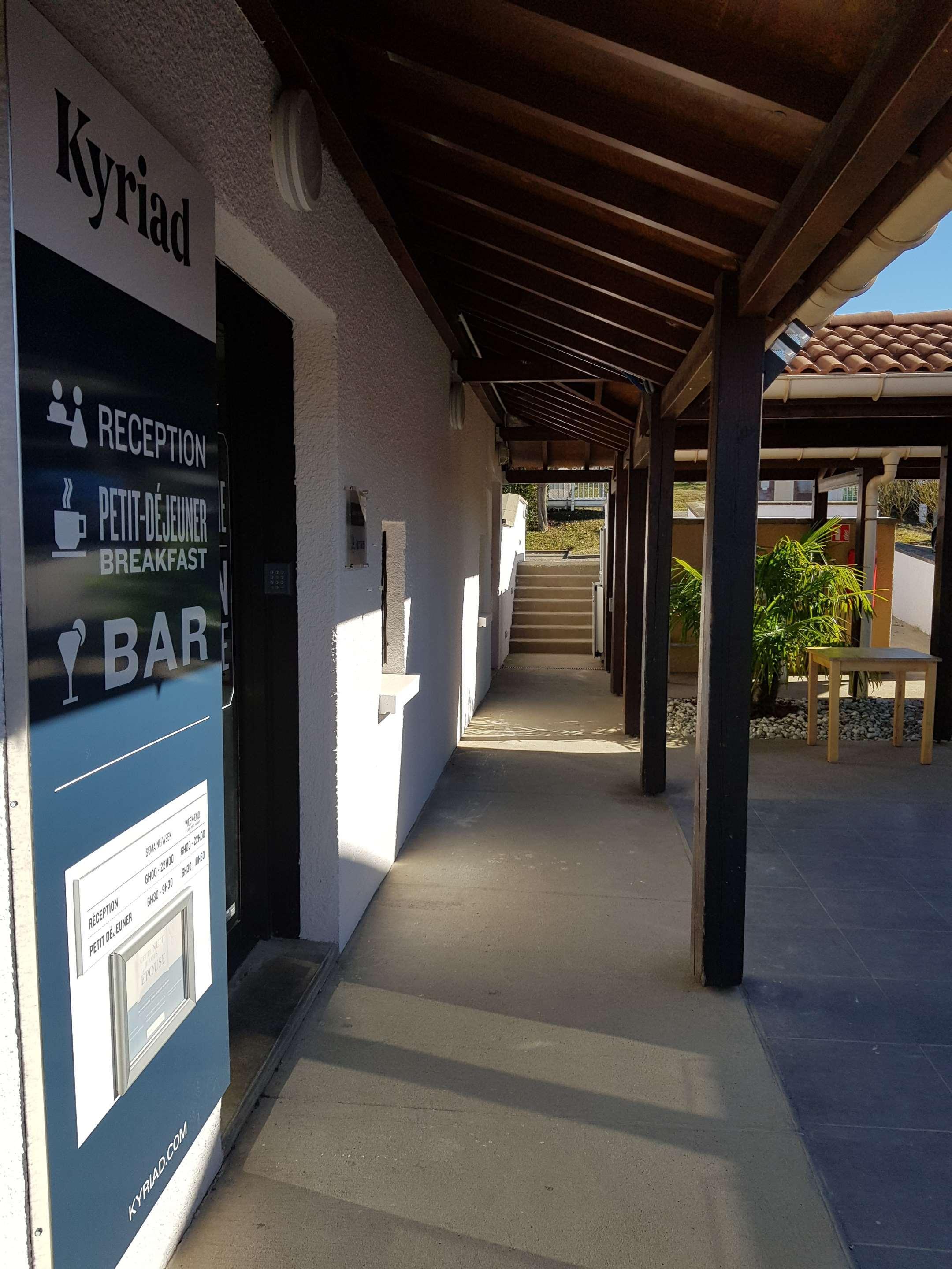 Kyriad Lyon Est - Saint Quentin Fallavier Exterior foto